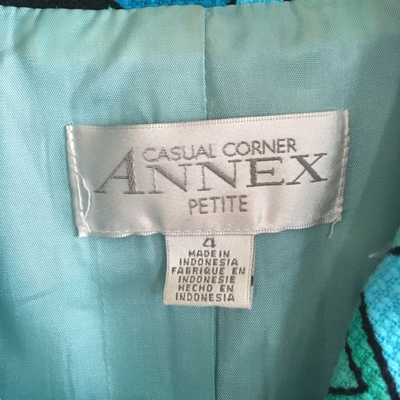 Casual Corner Annex petite, floral retro blazer. - Picture 4 of 4